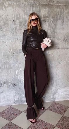 Wide Leg Trousers Outfit, Fall Moodboard, Rosie Huntington Whiteley Style, Rosie Hw, Gala Gonzalez, Casual Glam, Rosie Huntington, Leather Mini Dress, Huntington Whiteley