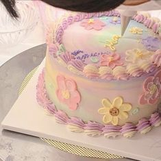 #sweets #desserts #sobremesa #doces #cake #bolo juujuucake Cake With Flowers, Vintage Birthday Cakes, Vintage Cakes, Mini Cakes Birthday, A Birthday Cake, Cake Inspo