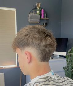 Fade V Haircut Men's, Taper Fade For Short Hair, V Back Haircut Men, Burst Fade Men’s Hair, Mullet Fade Men Straight Hair, Best Low Fade Haircuts Men, Burst Taper Mullet, Mid Burst Fade Straight Hair, Low Burst Fade Straight Hair