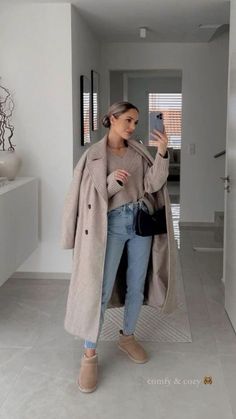 Trench Coat Outfit, Paris Mode, Uggs Outfit, Mode Casual, Fall Winter Style