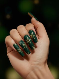 Top 26 Green Christmas Nail Ideas for 2024: Stunning Acrylic, Gel, and Matte Designs Matte Green And Gold Christmas Nails, Forest Green Holiday Nails, Christmas Nails Forest Green, Green And Gold Nails Square, Christmas Green And Gold Nails, December Nails Green And Gold, Forest Green Gold Nails, Golden Green Nails, Forest Green Nails Christmas