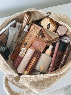 Makeup Pictures, Essential Bag