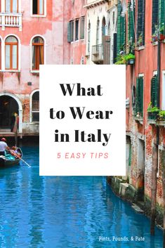 a gondola in venice with the words what to wear in italy 5 easy tips