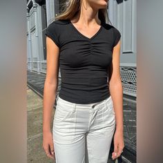 Comfortable Black Undershirt With Pleated Front Detail. Fabric: 100% Cotton Size: Garment Length: 49cm, Bust: 66cm Place Of Origin: China Black Undershirt, Tops Brandy Melville, Beach Photo Inspiration, Brandy Melville Tops, Outfit Goals, Outfits Aesthetic, Brandy Melville, Brandy, Short Sleeve Shirt