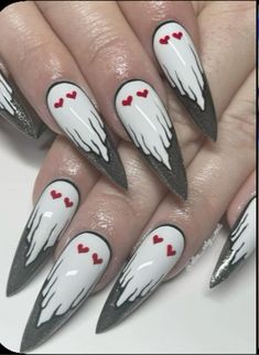 Not mine. Horror Nails, Nail Art Halloween, Witchy Nails, Goth Nails, Halloween Nail Designs, Halloween Nail Art, Nail Designs Spring, Stiletto Nails, Holiday Nails