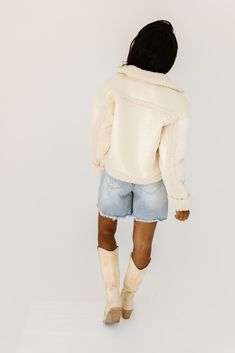 the cozy off-white coat of our dreams, this faux sherpa jacket is a must-have for any winter // spring outfit. it has chic teddy-lined details throughout + has that perfect kinda-slouchy + kinda-cropped fit. soft + luxurious, it’s a timeless addition to your outerwear collection. cream // collared, buttons, suede, sherpa detailing + lining paired with our lotti tank + savvy distressed denim shorts + navene boots model is 5'2" + wearing a small measurements are approximate + taken while laying fl Navene Boots, Off White Coat, White Coat, Sherpa Jacket, Distressed Denim Shorts, Spring Outfit, Distressed Denim, Winter Outfits, Denim Shorts