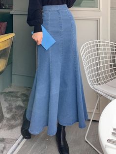 Lavagem Média  Collar  Tecido Simples Sereia Embellished Elasticidade Baixa  Roupas Femininas Wide Leged Pants, Long Skirt Ideas, Mermaid Skirt Outfit, Long Jean Skirts, Jean Skirt Long, Denim Skirt Style, Long Denim Skirt Outfit, Long Denim Skirts, Mermaid Skirts