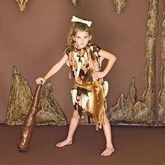 Cave Kid: With its simple cutout tunic and fun-to-sculpt teeth and bones, this prehistoric costume rocks for boys and girls. Cavegirl Costume, Halloween Costumes Kids Homemade, Diy Fantasia, Pebbles Costume, Diy Costumes Women, Homemade Halloween Costumes, Homemade Costumes, Scary Costumes