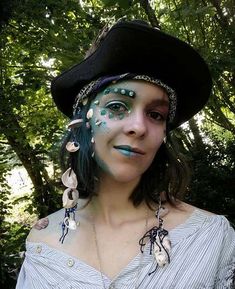 Pirate Makeup Looks, Pirate Makeup Ideas, Pirate Makeup Women, Half Skull Makeup, Pirate Makeup, Zombie Style, Neutral Lip Color, Glam Eye Makeup, Tarte Shape Tape Concealer