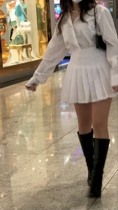 White Tennis Skirt Outfit, Skirt Outfits Aesthetic, White Skirt Outfits, Tight Dress Outfit, Stockings Outfit, Feminine Outfit