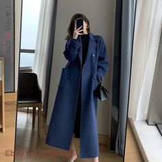 Blue Winter Office Peacoat, Long Wool Coat Women, Mantel Outfit, Adrette Outfits, Lawyer Outfit, Wool Coat Women, Blue Coat, Long Wool Coat, Elegante Casual