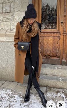 Brown Coat Outfit, Amsterdam Outfit, Long Coat Outfit, Winter Boots Outfits, Winter Outfits Aesthetic, Winter Travel Outfit, Chic Winter Outfits, Winter Outfits Cold