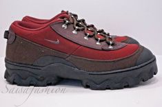 Nike Lahar Low, Nike Waffle Trainer, Nike Waffle, Best Pictures, Nike Air Zoom, House Slippers, Shoe Style, Sock Shoes, Hiking Boots