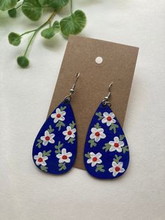 Hand painted on extremely light weight wood. Painted on both sides. Tear drop is two inches in length and just over 1 inch wide. Hand Painted Earrings Wood, Wood Jewelry Diy, Homemade Earrings, Felt Crafts Patterns, Hand Painted Earrings, Painted Earrings, Painted Jewelry, Hand Painted Jewelry, Hand Painted Leather