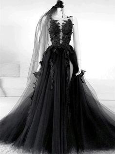 Black Gothic High Side Split A-line Bridal Wedding Dress – BlissGown Gaun Tulle, Black Lace Formal Dress, Black Wedding Gowns, Prom Dress Black, Backless Evening Dress, Bridal Dresses Lace, Dresses Formal Elegant, Lace Formal Dress, Evening Gowns Elegant