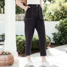 Embrace the alternative trend with our Loose Tapered Crop Denim Pants, crafted from incredibly soft denim fabric for a comfortable all-day wear. These boyfriend-style jeans feature ripped holes, functional pockets, and a loose fit design, perfect for adding a touch of edge to your wardrobe. Casual Black High Waist Cropped Jeans, Casual Black Cropped Jeans For Fall, Black High Waist Cropped Jeans For Spring, Casual Dark Wash Bottoms For Everyday, Casual Black Cropped Jeans With Pockets, High Rise Washed Black Cargo Jeans For Spring, Casual High Rise Cropped Jeans In Dark Wash, Black Cropped Denim Jeans For Spring, Trendy Black Cropped Cotton Jeans