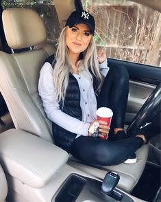 Outfits With Tennis Shoes, Outfits Winter Casual, Katy Roach, Tennis Shoes Casual, Everyday Outfits Winter, Winter Mode Outfits, Casual Leggings, Best Style, Pinterest Outfits