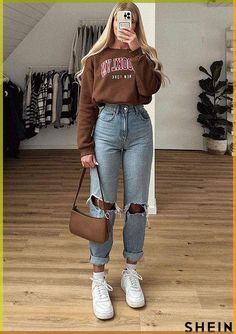 Free Returns ✓ Free Shipping✓. SHEIN Qutie Letter Graphic Thermal Lined Sweatshirt- Women Sweatshirts at SHEIN. Stylish Fall Outfits, Casual College Outfits, Chic Fall Outfits, Uni Outfits, Casual Styles, Trendy Fall Outfits, Hoodie Outfit, Mode Inspo, Mode Inspiration