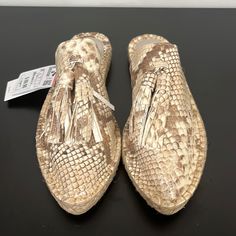 These Zara Mules Are So Stylish And Perfect For Spring/Summer! Fits True To Size Chic Beige Espadrilles For Summer, Chic Beige Summer Espadrilles, Cream Slip-on Espadrilles For Spring, Zara Beige Sandals For Vacation, Summer Cream Espadrilles With Flat Heel, Chic Cream Espadrilles For Vacation, Cream Slip-on Espadrilles For Summer, Zara Summer Sandals In Beige, Zara Beige Summer Sandals