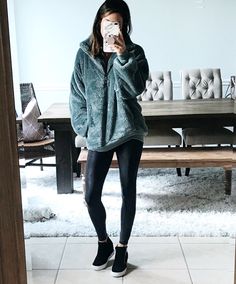 40 Ways to Style Leggings! - The Sister Studio Cute Outfits With Hoodies, Outfits With Hoodies, Outfits Tights, Sweatshirt And Leggings Outfit, Hoodies And Leggings, Sweatshirt With Leggings, Sonus Festival, Petite Dressing