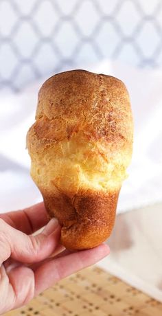 The Very Best Popover Recipe // Video - The Suburban Soapbox Best Popover Recipe, Popover Recipes, Popovers Recipes, Easy Popovers, Spoon Cookies, Popover Recipe, Yorkshire Pudding Recipes, Biscuit Bread, Biscuit Rolls