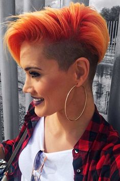 Chic & Luxurious Pixie Cuts for Bold Women Bun Men, Cheveux Oranges, Undercut Hairstyles Women, Wedge Hairstyles, Asymmetrical Hairstyles, Shoulder Hair, Hair Tattoos, Funky Hairstyles, Undercut Hairstyles