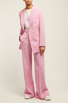 Pink Suits Women, Pink Pants Outfit, Suit Combinations, Woman In Suit, Trouser Outfit, Pink Trousers, Pink Pants, Pink Outfits