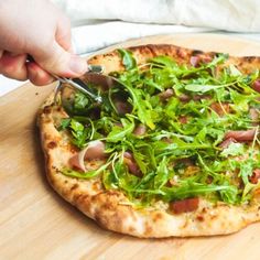 Prosciutto Arugula Pizza, White Pizza Sauce, Cheese Crust Pizza, Arugula Pizza, Prosciutto Pizza, Cheese Crust, White Pizza