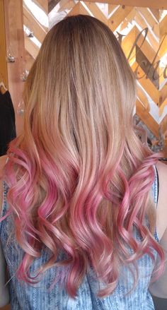 Pink Ends Hair Blonde, Honey Blonde And Pink Hair, Blonde Hair With Pink Ends, Blonde Hair Pink Tips, Blonde Balayage With Pink, Blonde With Pink Tips, Hair With Pink Tips, Blonde Hair With Pink Tips, Brown Hair Streaks