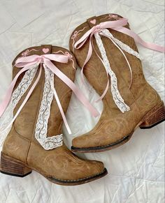 Western Coquette Aesthetic, Girly Cowgirl Outfits, Pink Cowboy Aesthetic, Goth Ethereal, Aesthetic Cowgirl Boots, Pink Cowgirl Outfit, Aesthetic Cowboy Boots, Cowgirl Boots Aesthetic, Cowgirl Shoes