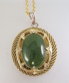 Vintage 1960's Genuine Nephrite Jade Mesh Gold Tone Pendant 20" Necklace Chain And Pendant, Antique Jewelry Necklace, Nephrite Jade, For Her Gifts, Bezel Pendant, Premium Gift, Necklace Vintage, Jewelry Vintage, Beautiful Gift Boxes