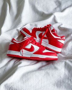 Sb Dunk Low Outfit, Nike Sb Red, Nike Dunk Low Red, Adidas Shoes Outfit, Shoes Outfit Fashion, Nike Basketball Shoes