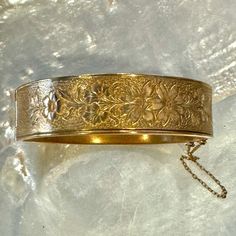 Gold Field Bangle Bracelet Antique 1933 Gold Band Bracelet, Turkish Gold Jewelry, Gold Jewelry Bracelet, Gold Field, Dr Accessories, Vintage Gold Bracelet, Paris Vogue, Bracelets Vintage, Serena Van Der