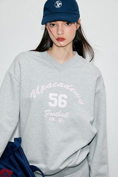 [ Up Academy ]

 American Pop Sporty Pullover

 Number: UAST0001

 * 단품 판매입니다. 설정을 원하시는 ��경우는 2점 구입해 주십시오.

  




 상품 상세

 Color: Blue / Gray

 Fabric: Cotton100% 

 Season : 2024 S/S 







 사이즈표(cm)/PULLOVER 















 S 

 M 






 총길

 65

 67 






 어깨 폭

 54

 55.5 






 흉상

 116

 122 
















 사이즈표 (cm)/SKIRT 

















 S 

 M 

 L 






 총길이 

 31 

 32 

 33 






 허리 

 67 

 71 

 75 






 엉덩이 

 92 

 96 

 100










 ※천의 특성에 따라서는 드물게 2-3 cm전후의 오차가 생기는 경우가 있습니다. 








 착용 모델

 STYLE: 175cm/45kg(S) Blue Gray Fabric, S M, Gray Fabric, Gray Skirt, Grey Fabric, Blue Gray, Color Blue, Size Chart