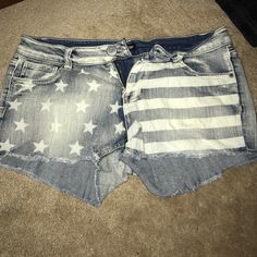 Worn A Handful, Look Brand New! Casual American Flag Print Shorts For Spring, American Flag Shorts, 7 Jeans, American Flag, Jean Shorts, Size 7, Flag, Womens Sizes, Trim