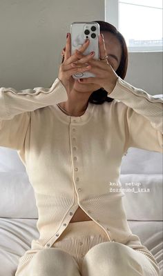 Elegant Outfit Classy, Beige Outfit, Elastic Thread, High Waist Pants, Niche Design, 가을 패션, Bell Bottom, Sleeve Cardigan, Elegant Outfit