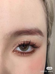 Smudge Under Eye Eyeliner, Soft Feminine Makeup Natural, Cute Brown Makeup Looks, Korean Fall Makeup, Makeup For Deepset Eyes, Two Color Eyeshadow Looks, Ethereal Eyeliner, Makeup For Brown Outfit, Blush Eyeshadow Looks