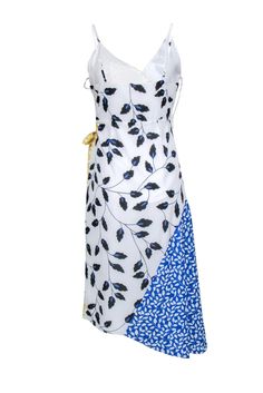 This Yumi Kim dress is a blooming stunner! With its white and yellow floral color-block design and flowy midi length silhouette, you'll be the chicest flower in the room. Wear it to brunch, parties, or date night and make all the heads turn! Size M 100% Polyester Lining slip Invisible side zipper Adjustable sleeveless straps Faux wrap detail Tie waist detail Bust 36" Waist 30" Shoulder to hem 46" White Floral Patchwork Dress For Spring, White Floral Patchwork Dress For Vacation, White Floral Patchwork Dress For Beach, White Beach Dress With Floral Patchwork, White Floral Print Midi Dress For Spring, Spring Floral Patchwork Midi Dress, Kim Dress, Yumi Kim, Buy Shoes Online