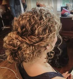 Natural Curly Updo, Curly Hair Latina, Naturally Curly Hair Updo, Natural Hair Updo Wedding, Bridesmaid Hair Curly, Curly Bridal Hair, Curly Hair Up, Long Natural Curly Hair, Updo Curly