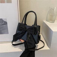 Cute Black Bag, Cross Bags For Women, Black Side Bag, Elegant Handbags, Fancy Purses, Female Bags, Stylish School Bags, Kawaii Bags, Trendy Purses