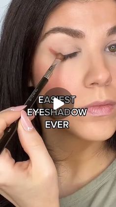 Simple Eyeshadow Tutorial For Beginners, Eye Makeup For 50 Year Old Women, Eye Shadow Tutorial For Beginners, Make Up Tutorial Step By Step, Eye Shadowing Tutorial, Saint Makeup, Diy Eye Shadow, Best Eyeshadow For Brown Eyes, Eyeshadow Looks Step By Step