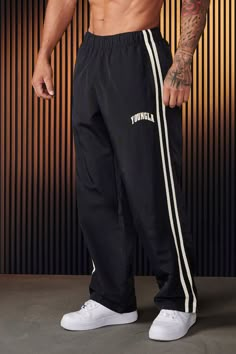 249 - Flagship Track Pants Sweatpants Outfit Men, Sam Sulek, Men Sport Pants, Sweatpants Outfit, Vintage Aesthetics, Sports Prints, School Style, Sports Pants