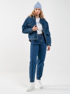 Damskie spodnie typu mom jeans od BIG STAR to ikona miejskiego designu. Wykonane zostały z wyjątkowej tkaniny dobby denim, która zapewnia wygodę i uczucie lekkości. Luźny krój zapewnia pełen zakres ruchów. Efekt postarzenia typu stone wash oraz przeszycia dodaje im miejskiego charakteru. Spodnie będą idealnym dodatkiem do każdej miejskiej stylizacji, dodaj do nich praktyczną nerkę, sneakersy i rusz w miasto! Cechy główne: tkanina dobby denim z recyklingu, krój mom jeans 5 kieszeniowa konstrukcja Straight Leg Winter Jeans, High Waist Mom Fit Jeans For Fall, Winter Straight Leg Jeans With Five Pockets, Trendy Mom Fit Bottoms For Streetwear, Casual High Rise Mom Jeans, Medium Wash Mom Fit Cropped Jeans With Pockets, Mom Fit Medium Wash Cropped Jeans With Pockets, High Rise Medium Wash Jeans For Winter, Straight Leg Jeans For Winter