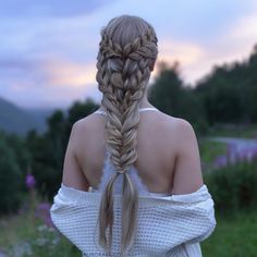 Mermaid style A tutorial for this hairstyle can be found in our book "Eventyrlige fletter & frisyrer" (Fairytale braids & hairstyles), which you can get through the link in our bio❤️ Braids Hairstyles Tutorials, Hair Braider, Plaits Hairstyles, Mermaid Style, Beautiful Mermaids, Braided Hairstyles Tutorials, Braids Hairstyles