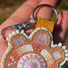 Beaded Keychains Native American, Turtle Beadwork, Beaded Regalia, Beaded Keychains Patterns, Powwow Beadwork, Beaded Turtle, Graffiti Collage, Indigenous Beading, Beaded Hats