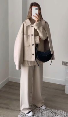 Relaxed Tailored Style, Beige Aesthetic Outfit, ليلي كولينز, Stile Hijab, Nashville Outfits, Winter Fashion Outfits Casual, Chique Outfits, Mode Casual, Looks Street Style