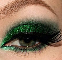 Matte Make Up, Green Eye Makeup, Make Up Designs, Christmas Eye Makeup, Christmas Makeup Look, Violet Voss, Green Makeup, Holiday Beauty, Green Eye