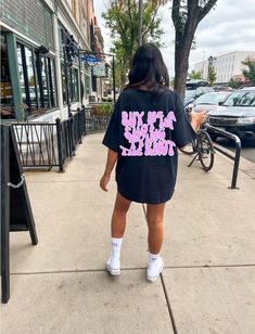 a woman is walking down the sidewalk with her back to the camera while wearing a t - shirt that says, my mom loves you too