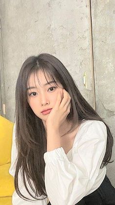 Haircut Style Bangs, Wispy Bangs With Curtain Bangs Korean, Bangs Asian Hair Round Face, Airy Bangs Korean Long Hair, Light Front Bangs With Long Hair, Hair Cuts Asian Girl, Invisible Bangs Korean, Butterfly Haircut With Front Bangs, Best Haircut For Ponytail