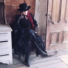 Goth Cowgirl Aesthetic, Witchy Cowgirl, Western Gothic Fashion, Goth Country, Western Aesthetic Outfits, Dark Western, Gothic Western